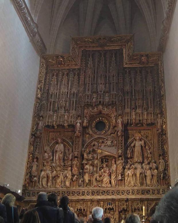 Также в 15 веке была построена главная алтарь, работы скульпторов Пер Йохана и Анса Пита д'Ансо и считавшиеся одними из самых представительных в европейской готике